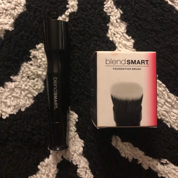 blend smart foundation brush set - Picture 1 of 3